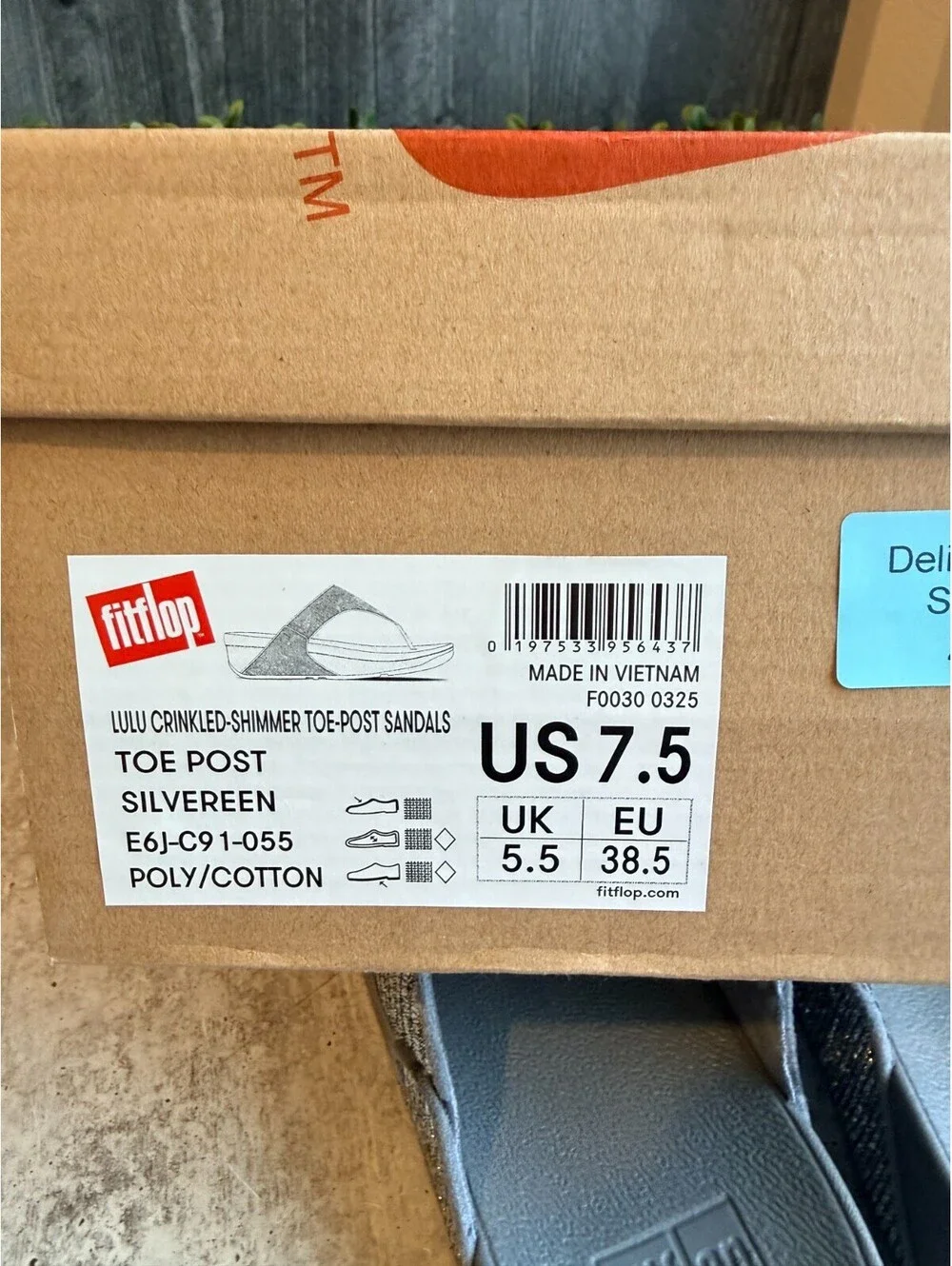 Fitflop Lulu Crinkled Shimmer Toe-Post Sandals Silver - Women's Size 7.5 US